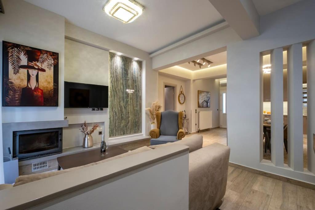 Maison De Luxx A10, Cozy Apartment With Garden In Лариса Екстериор снимка
