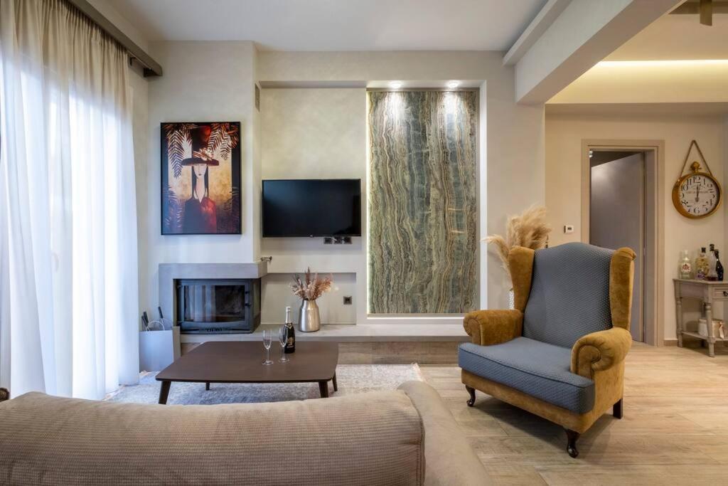 Maison De Luxx A10, Cozy Apartment With Garden In Лариса Екстериор снимка