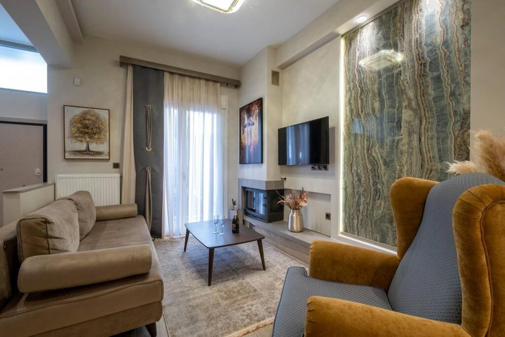 Maison De Luxx A10, Cozy Apartment With Garden In Лариса Екстериор снимка